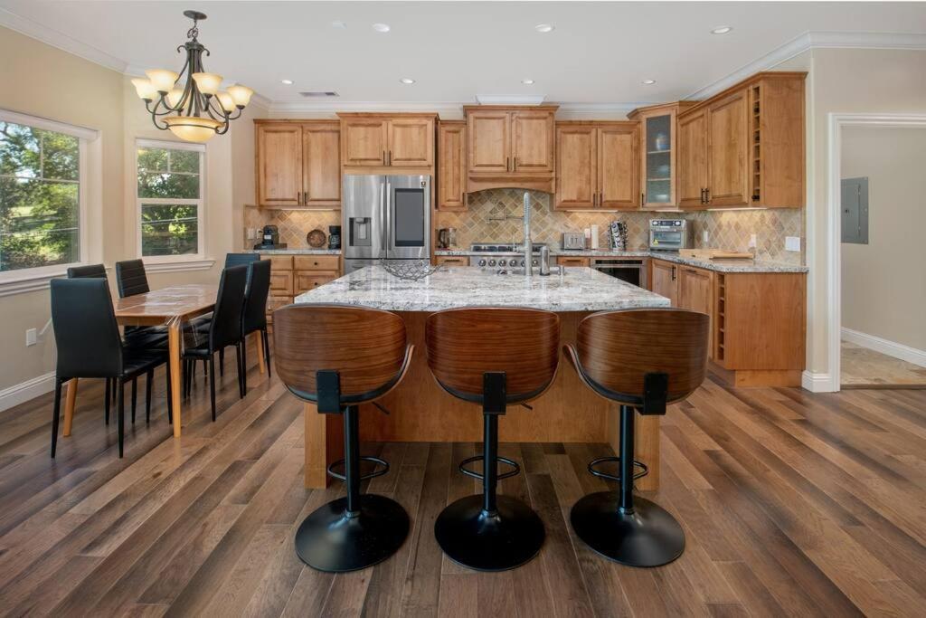 New Luxury Lake House In Pine Mountain Lake Close To Yosemite! Perfect For All Seasons! Great For Retreats, Getaways, Celebrations, And More! Groveland Eksteriør bilde