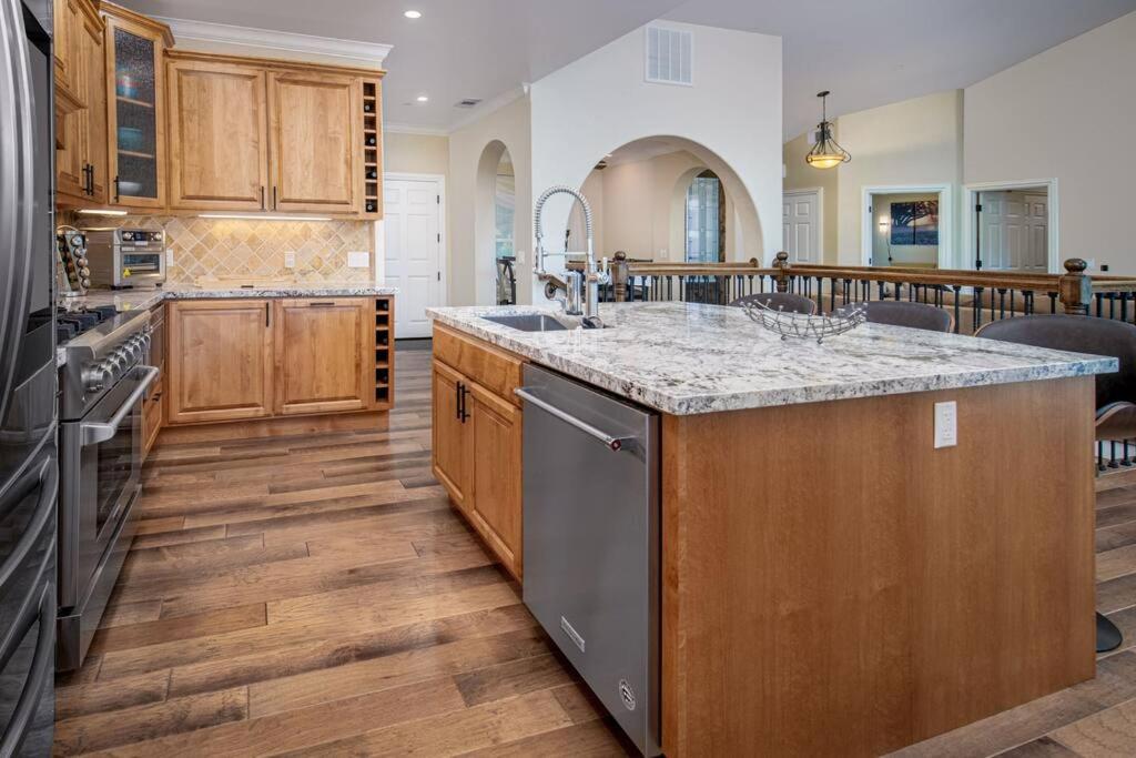New Luxury Lake House In Pine Mountain Lake Close To Yosemite! Perfect For All Seasons! Great For Retreats, Getaways, Celebrations, And More! Groveland Eksteriør bilde
