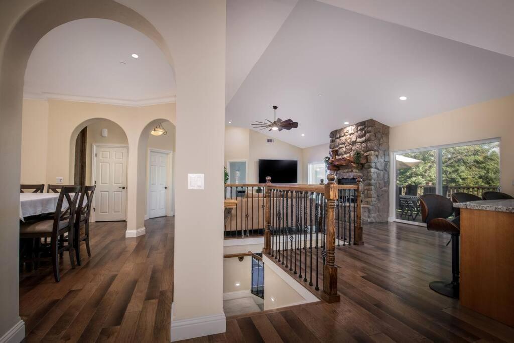 New Luxury Lake House In Pine Mountain Lake Close To Yosemite! Perfect For All Seasons! Great For Retreats, Getaways, Celebrations, And More! Groveland Eksteriør bilde